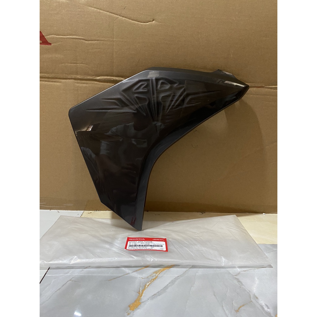 Cánh yếm bên phải - bửng yếm HONDA AIR BLADE 125 năm 2015-2016 màu Xám đen. *NHB74M* 64501K66V20ZB