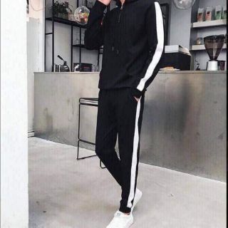 Bộ quần áo thể thao nam