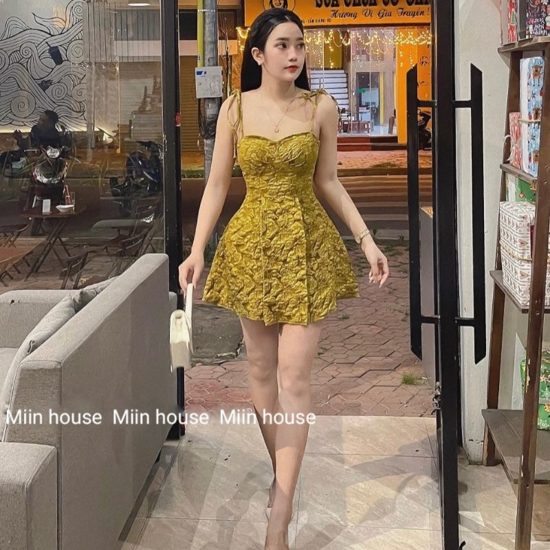 Váy 2 dây buộc vai cúp ngực gấm | BigBuy360 - bigbuy360.vn
