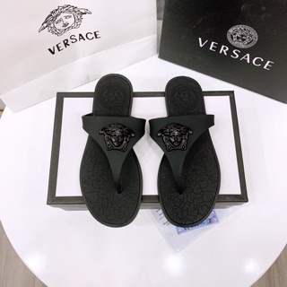 lê xỏ ngón versace