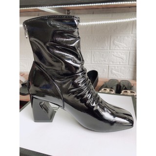 Boot nhăn da bóng