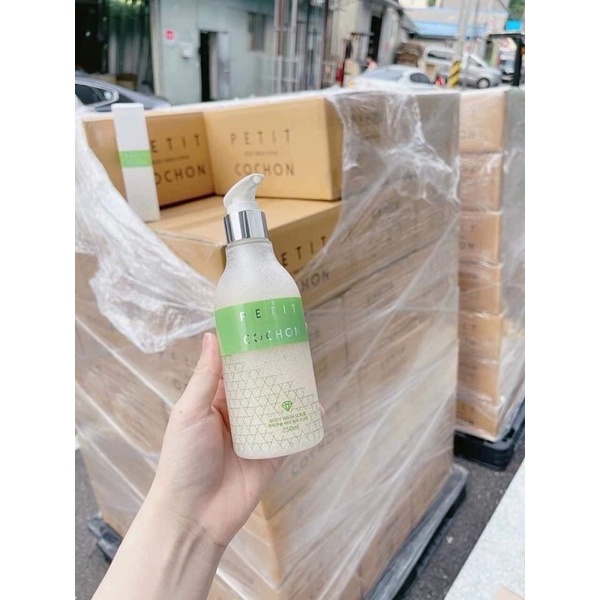 Sữa tắm tẩy tế bào chết muối biển Petit Cochon Body Wash Scrub