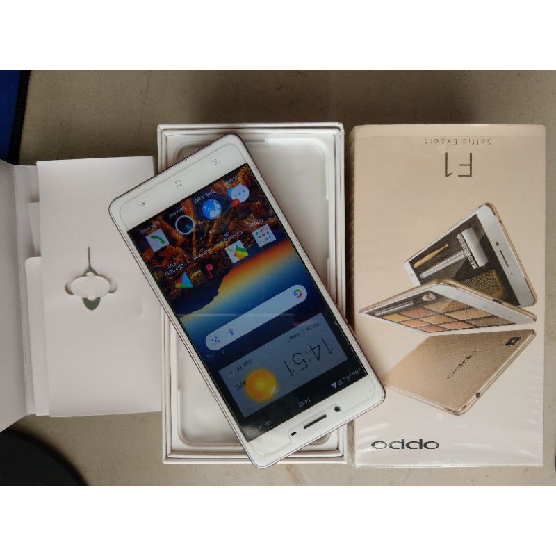 Điện thoại OPPO F1w chuyên gia Selfi