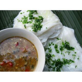 Mắm hến (mắm sò)Mắm được làm từ con hến, con sò nhỏ, được làm rất kỳ công
Một đặc sản ngon và lạ của vùng đất hoa vàng