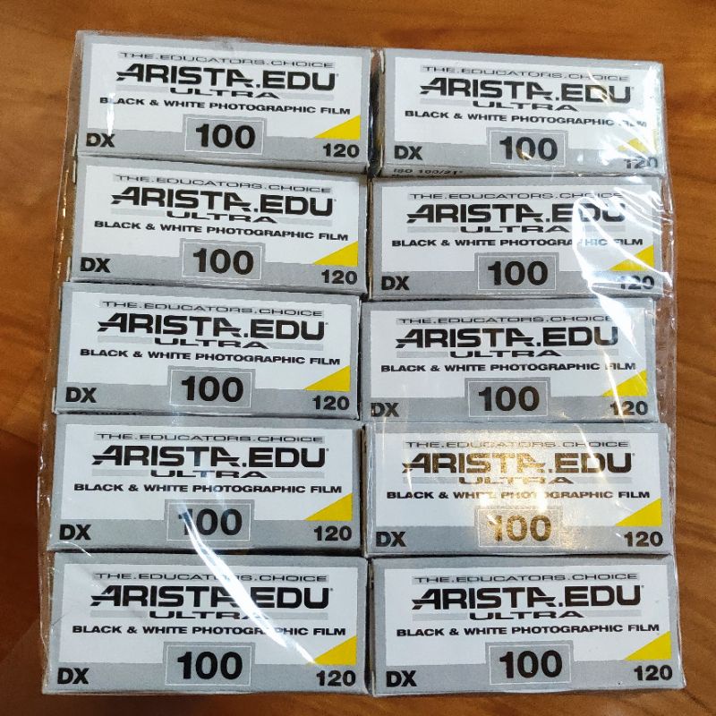 Film 120 chụp ảnh đen trắng Arista Edu Ultra 100 (outdate)