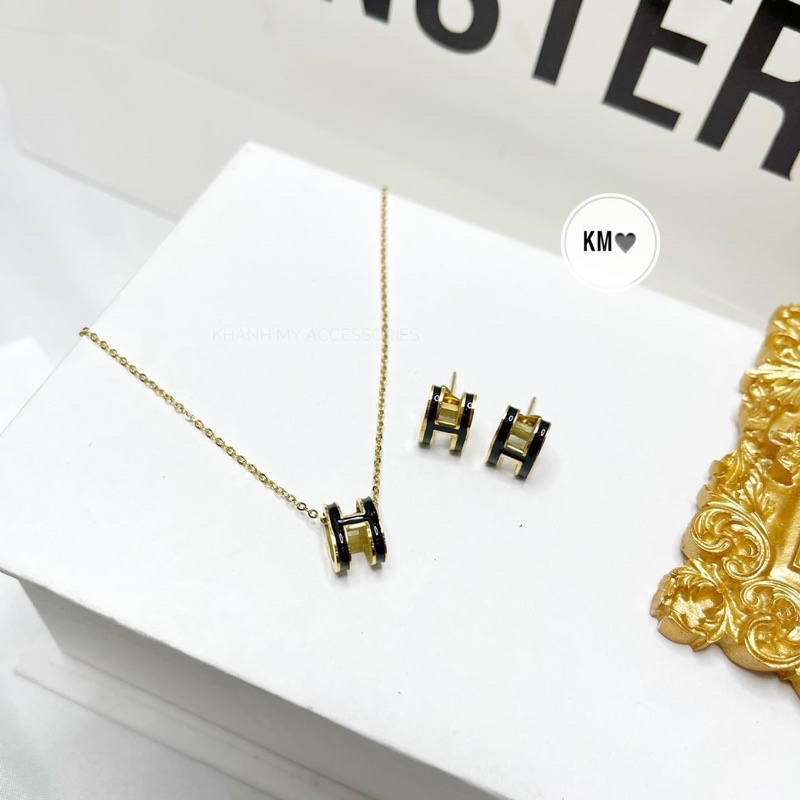 Bộ vòng cổ tai chữ H t i t a n hót trend.không han dỉ