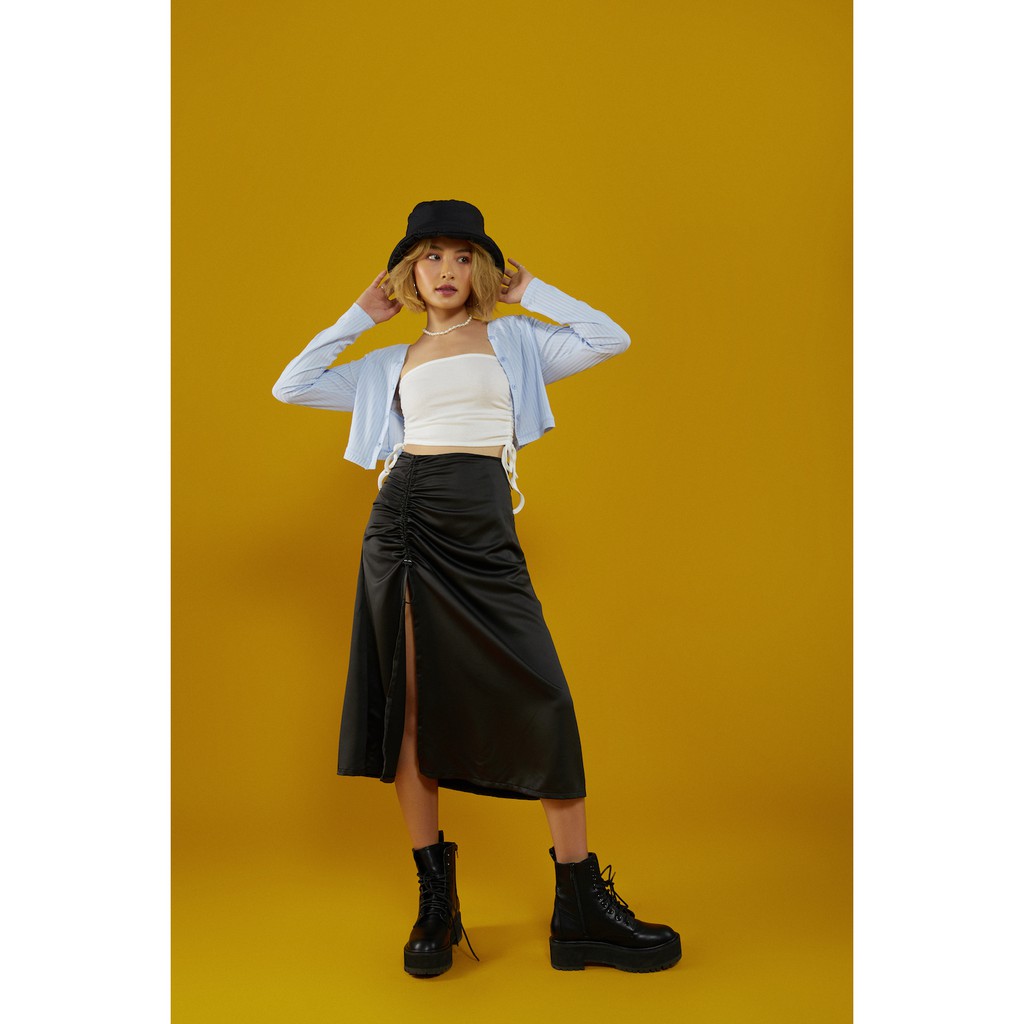 Chân váy satin dài xẻ đùi BLMDE | BigBuy360 - bigbuy360.vn