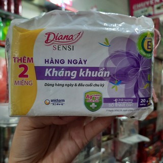 Băng vệ sinh kháng khuẩn hằng ngày Diana sensi (20 miếng/gói).