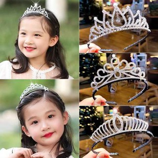 Vương niệm đội tóc cho bé gái