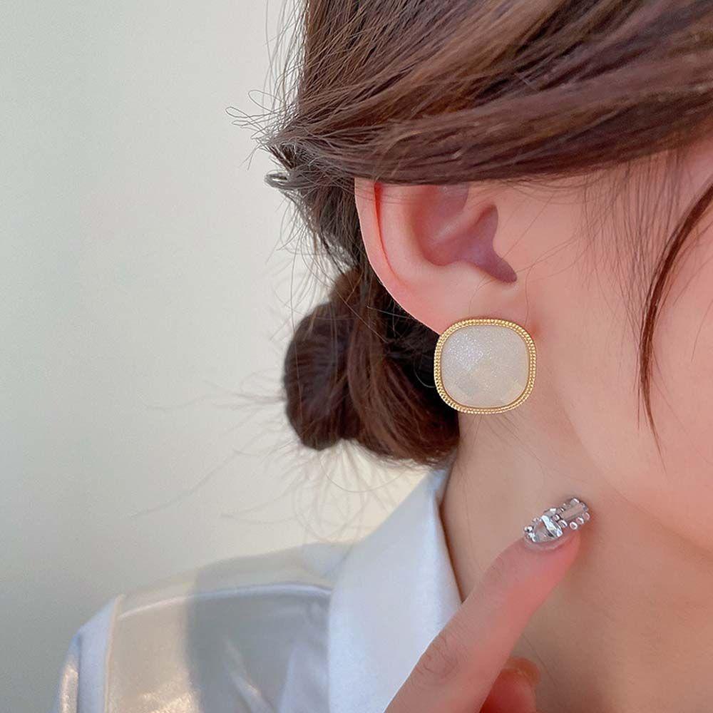 Khuyên Tai Hình Vuông Bằng Nhựa Resin Tinh Tế Cá Tính Cho Nữ