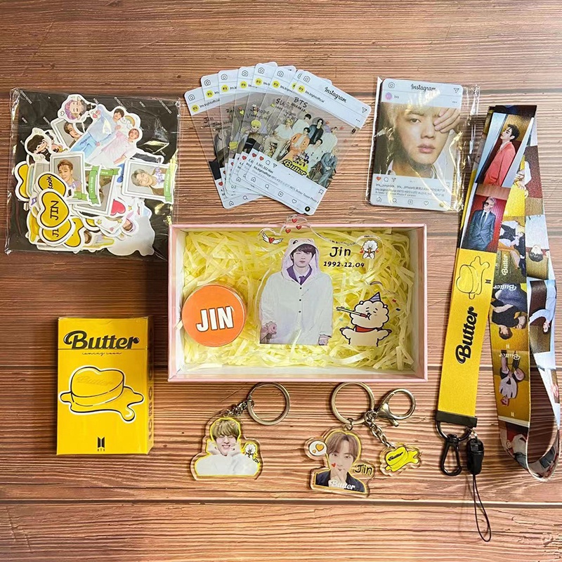 Set hộp quà tặng sinh nhật gồm miếng dán móc khóa dây đeo bưu thiếp phong cách BTS butter