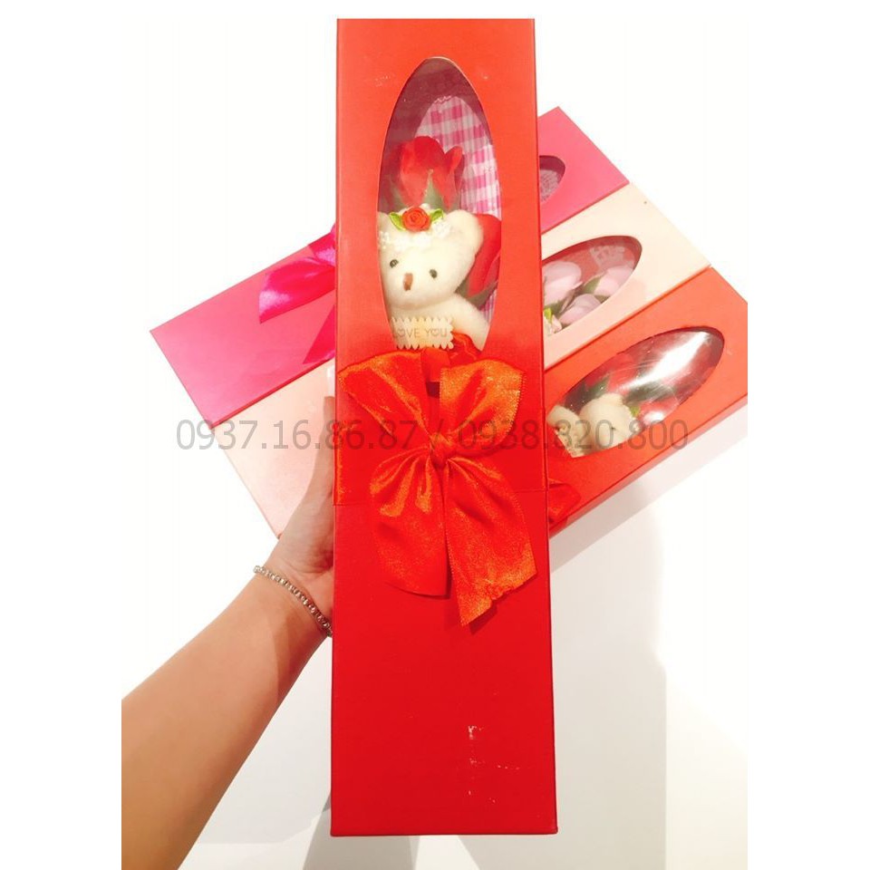 Quà tặng 8/3-Hộp quà hình chữ nhật 1 gấu 3 bông hoa hồng sáp thơm vĩnh cửu màu đỏ, không phai, không tàn, đẹp, sang, lạ