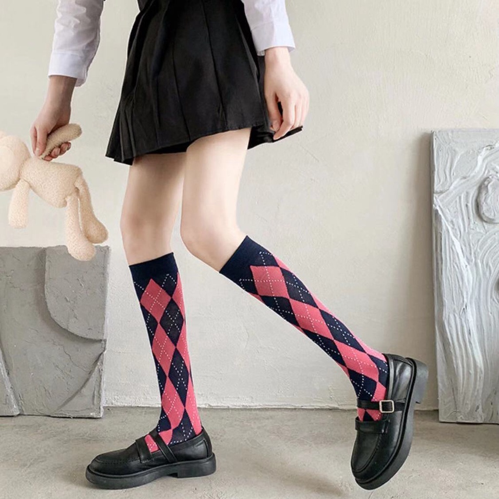 Đôi Vớ Dài Qua Gối Sọc Caro Chất Liệu Cotton Ấm Áp Thời Trang Cho Nữ