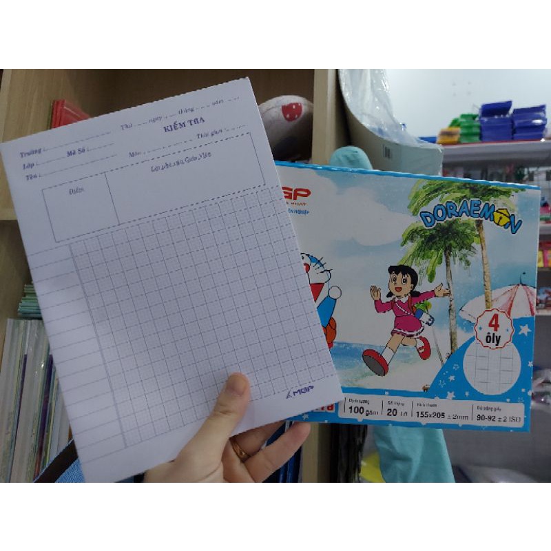 Xấp 20 tờ giấy kiểm tra dày dặn