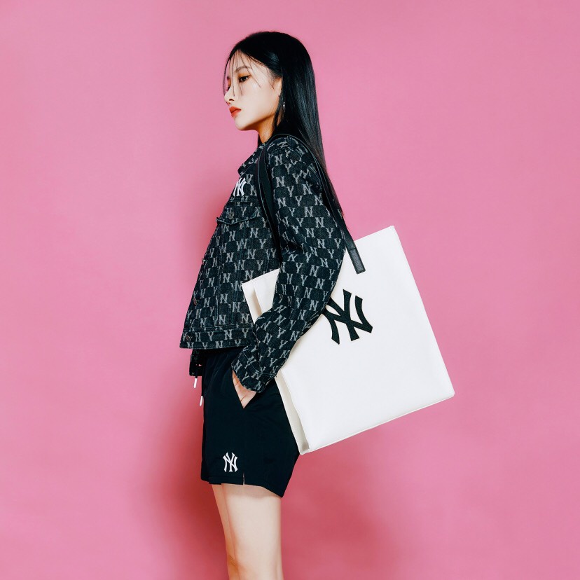 [CHÍNH HÃNG] Túi Tote MLB Canvas New York Yankees màu Cream - CODE: 3AORM022N-50CRS