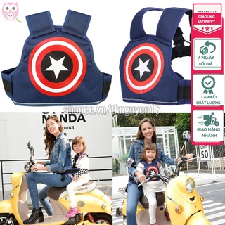 Địu đi xe máy giữ bé an toàn