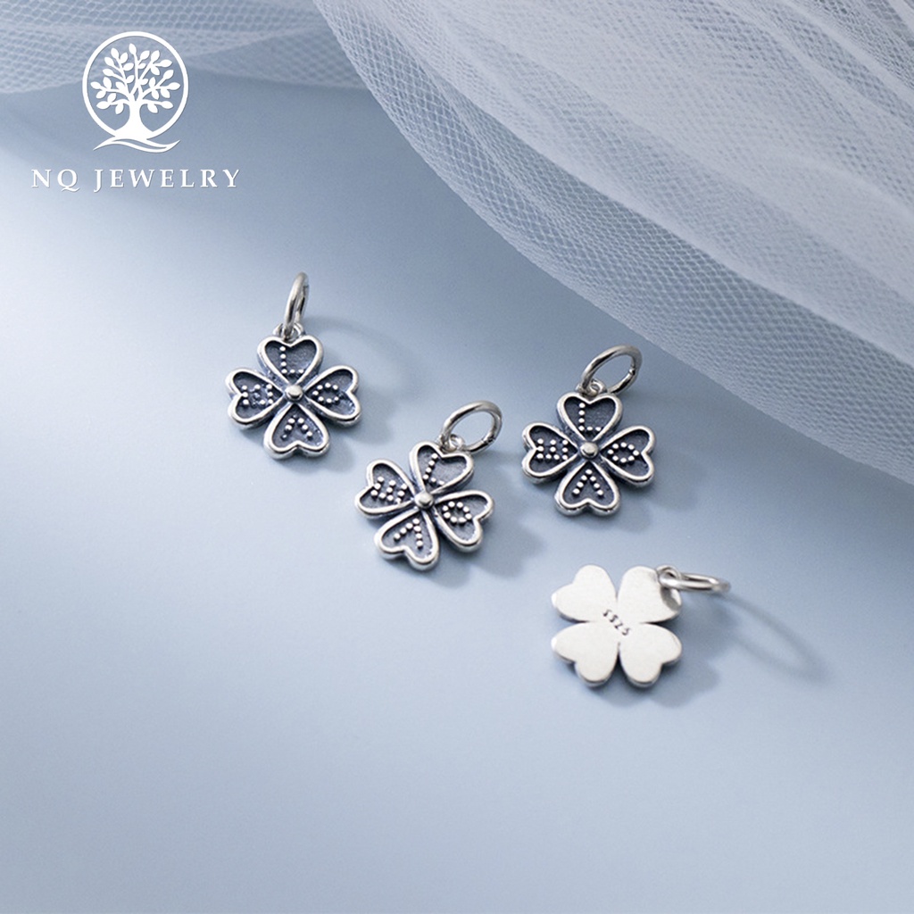 Charm bạc hình cỏ 4 lá treo họa tiết LOVE - NQ Jewelry