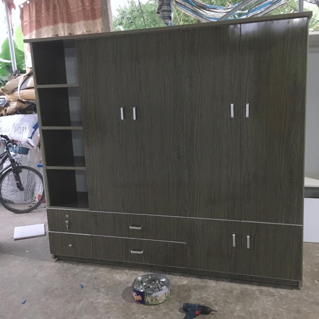 Tủ nhựa Đài Loan 5 cánh, màu đắc đa dạng: màu trắng, màu xanh đen, màu gỗ, màu óc chó, màu đen mix trắng,..Còn có mẫu 3D