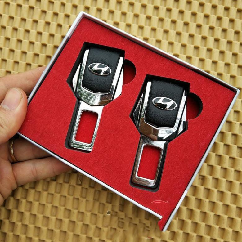 Cài chốt dây an toàn ô tô loại xịn có logo hãng xe - giá 2 cái- có video thật