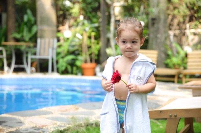 Áo choàng đi bơi giữ ấm cho bé - TropicFish Hooded Towel