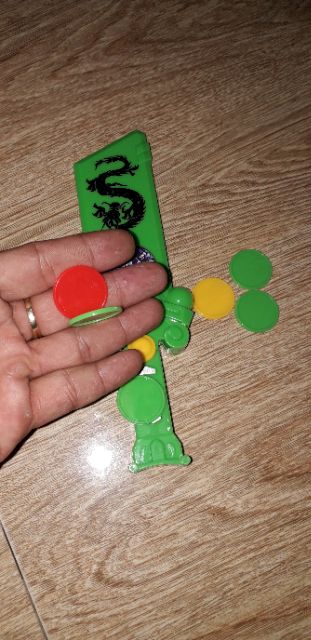 Đồ chơi bắn đĩa bằng nhựa rất đẹp như hình