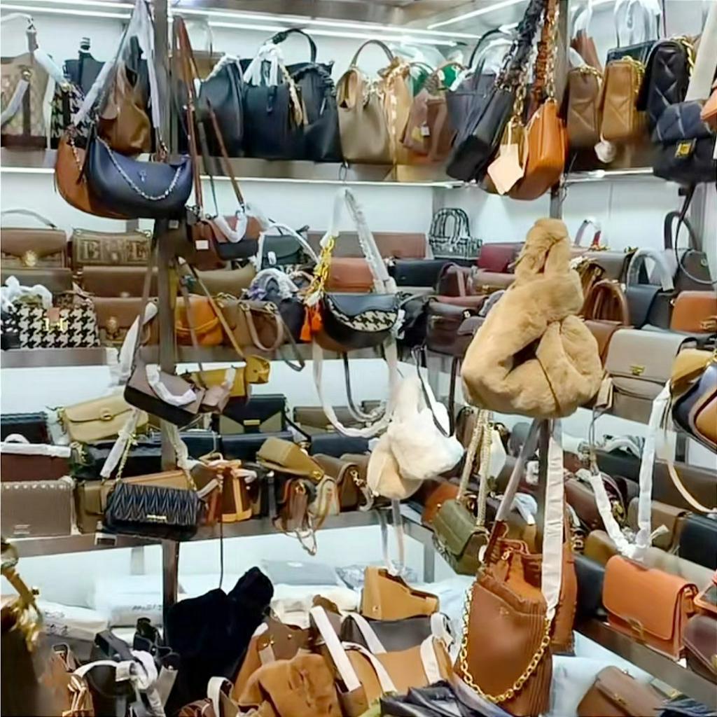 99K!!! Túi Xách Da Dây Xích Đeo Vai Thiết Kế Thanh Lịch Túi xách nữ có thể kết hợp với quần áo