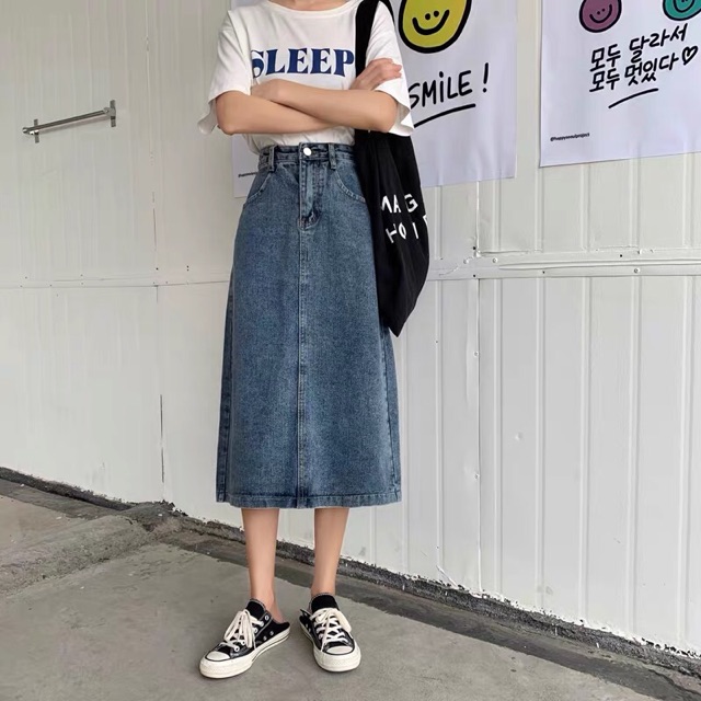 HÀNG CÓ SẴN | CHÂN VÁY DÀI JEANS CÀI LƯNG ĐỘC ĐÁO XẺ TÀ SAU NỮ TÍNH | BigBuy360 - bigbuy360.vn