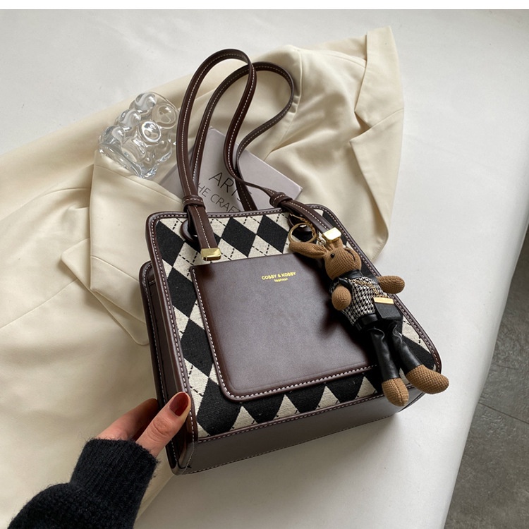 Túi đeo vai IELGY dễ phối đồ thời trang cho phái nữ