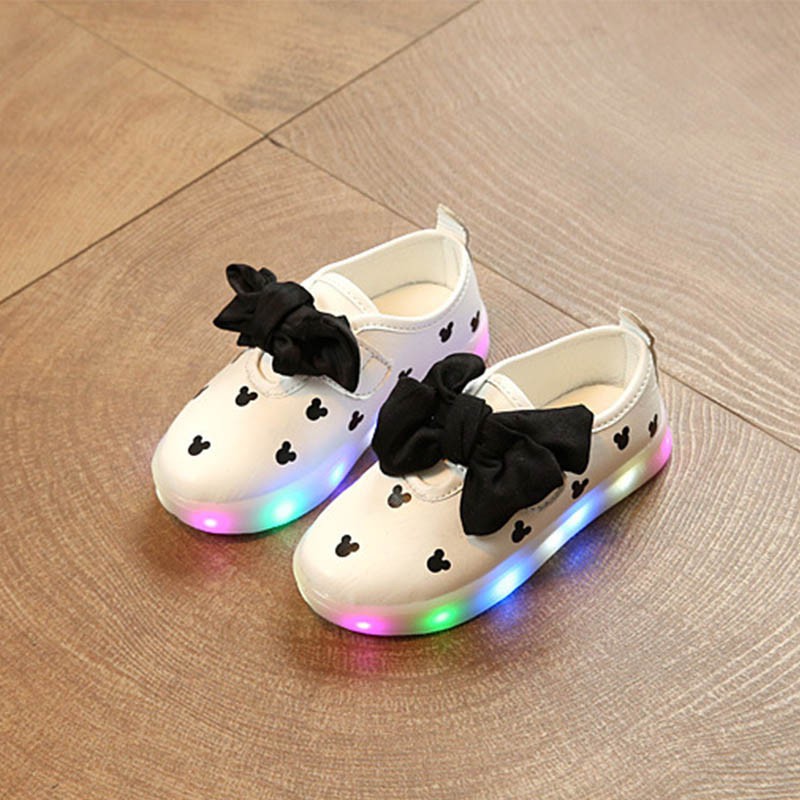 Đôi giày PU hoạ tiết chuột Mickey với đế gắn đèn LED xinh xắn cho bé