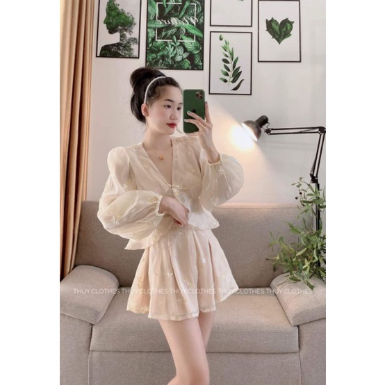SET ÁO CROP VOAN HOA NỔI CỔ V TAY PHỒNG + SHORT GIẢ VÁY😍😍😍