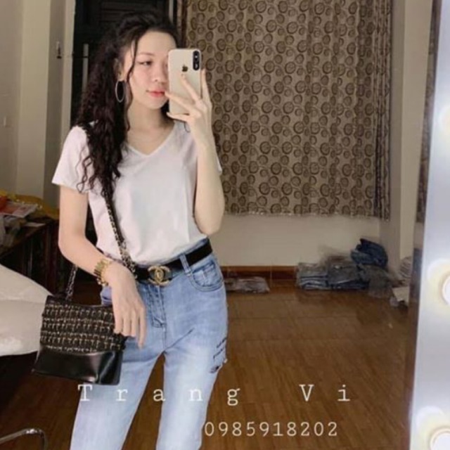 Áo phông trắng cổ V
