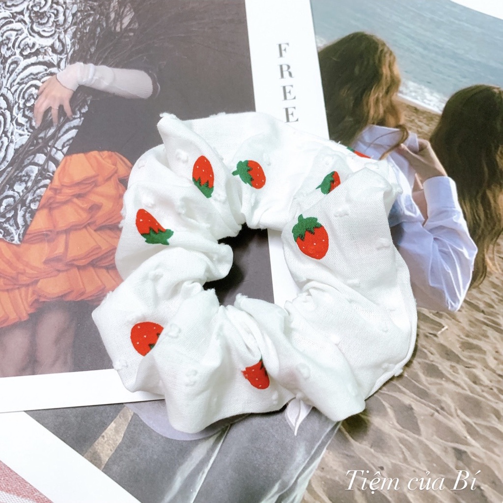 [Handmade] Scrunchies buộc tóc vải xô cao cấp họa tiết Quả dâu đỏ