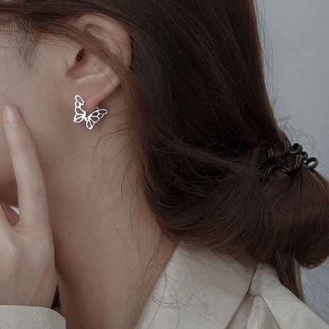 Khuyên tai hottrend bướm màu bạc cực chất BUTH303