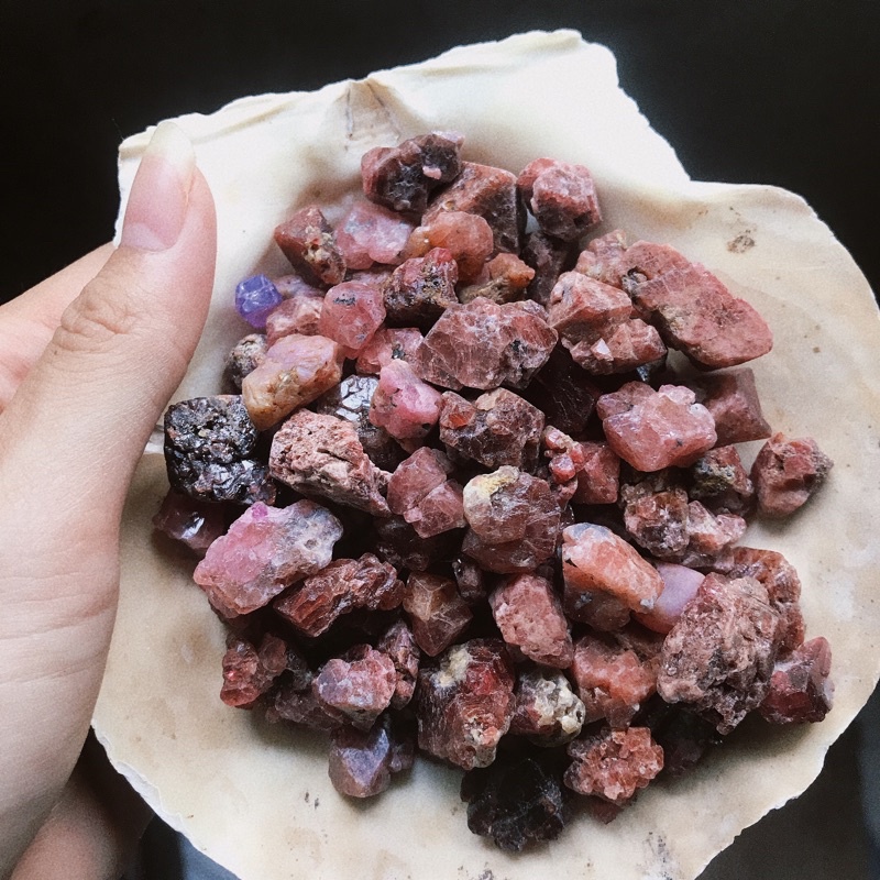 Đá thô vụn spinel vụn màu đỏ thanh tẩy bài tarot hoặc trang trí 10g