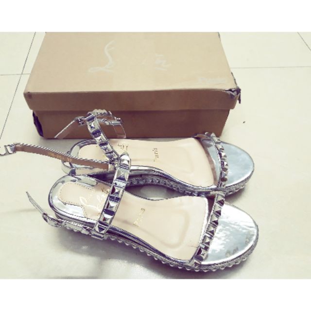 Thanh lý giày Louboutin đế xuồng 200k