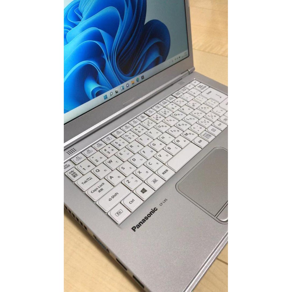 Máy tính xách tay Panasonic Let's note CF-LX5 Core i5-6300U 2.4Ghz/ Ram 8GB/ SSD256GB/ 14inch