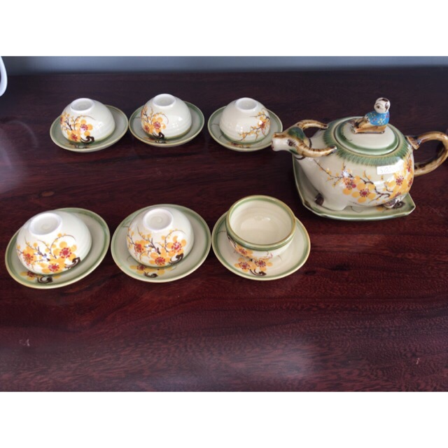 Ấm chén con trâu vẽ hoa mai Bát Tràng