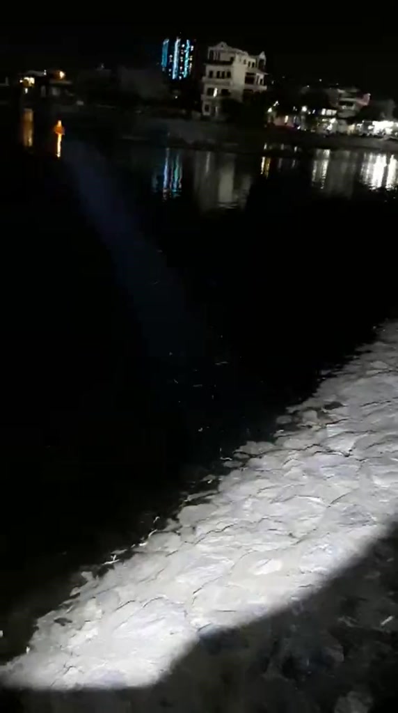 Đèn pin siêu sáng W591 SEKA - KAW chiếu xa 500m pin khủng quân đội Mỹ vỏ nhựa ABS siêu bền có chân đế bóng led siêu sáng | BigBuy360 - bigbuy360.vn