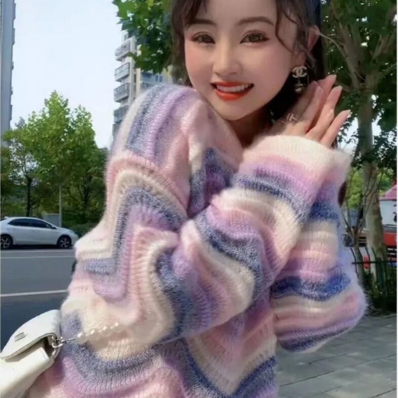 Áo Sweater Cổ Tròn Dáng Rộng Họa Tiết Kẻ Sọc Màu Sắc Tươi Tắn Thời Trang Thu Đông 2022