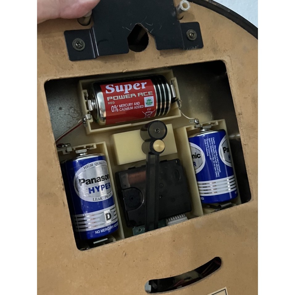 Đồng hồ treo tường Smallworld có nhạc , 4 chú lính gõ chuông vui nhộn