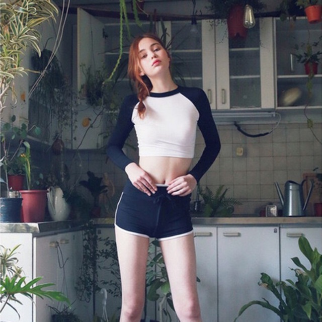 Bikini croptop trắng đen