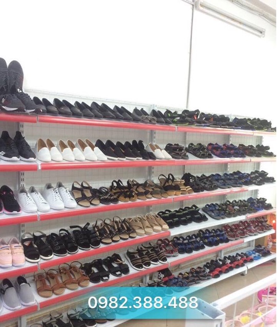 Kệ trưng bày giày dép cho cửa hàng