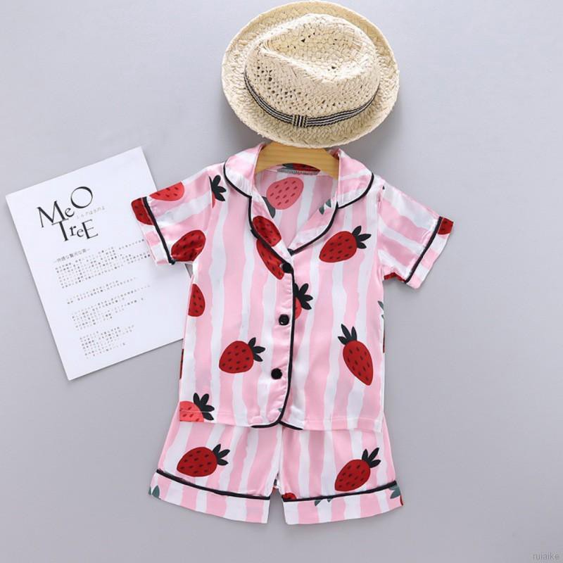 Bộ Đồ Ngủ Pijama Ngắn Tay In Hình Dâu Tây Đáng Yêu Cho Bé