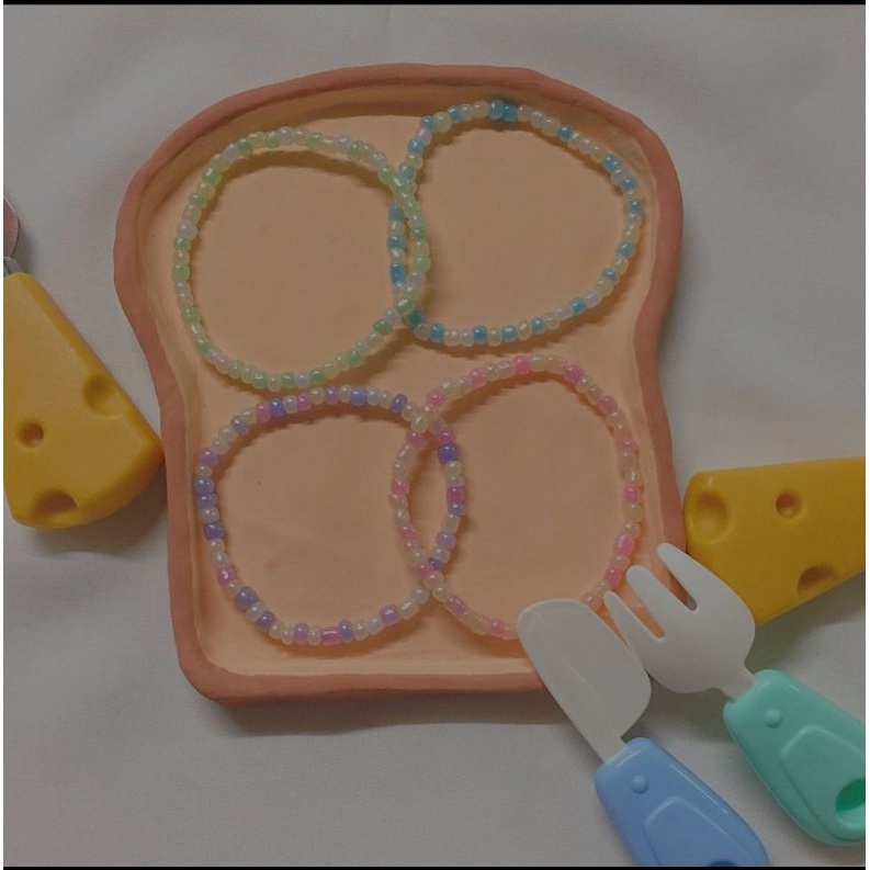 Vòng tay hạt cườm màu pastel siêu ngọt ngào