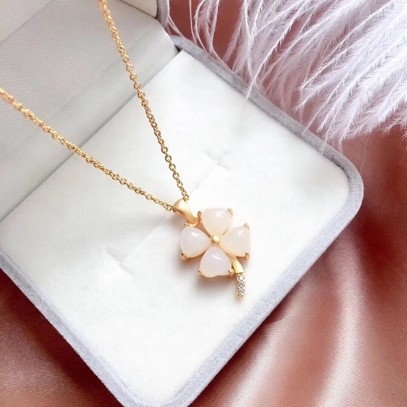 [Ready Stock]New White Jade Clover Pendant Fashion Necklace