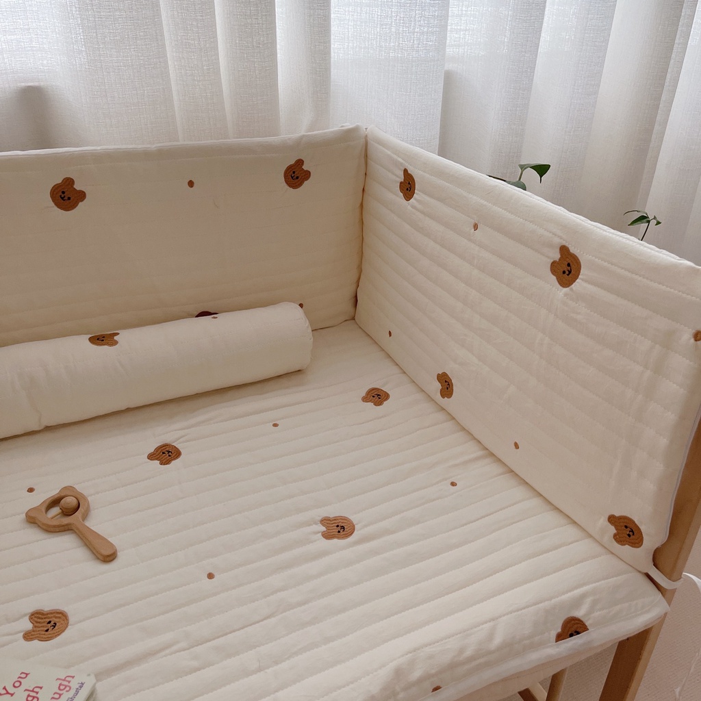 Đệm cotton mềm mại thêu họa tiết hoạt hình chống va đập cho giường ngủ của bé