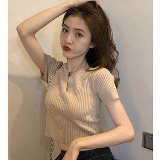 Áo thun gân xẻ cổ tim