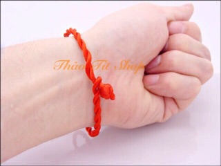 Vòng Chỉ Đỏ May Mắn