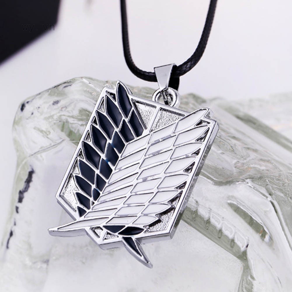 Dây chuyền mặt kim loại họa tiết trong phim Attack On Titan
