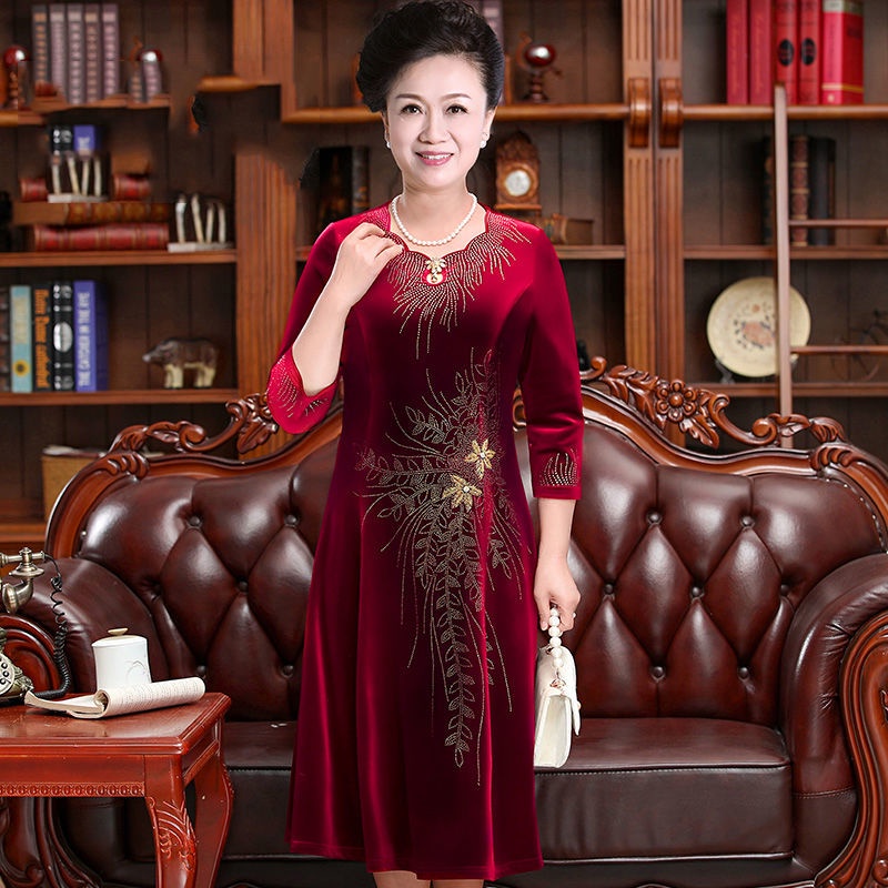 Đầm Nhung Đỏ Phong Cách Mới Mùa Thu Năm 2021 Cho Mẹ Và Bé